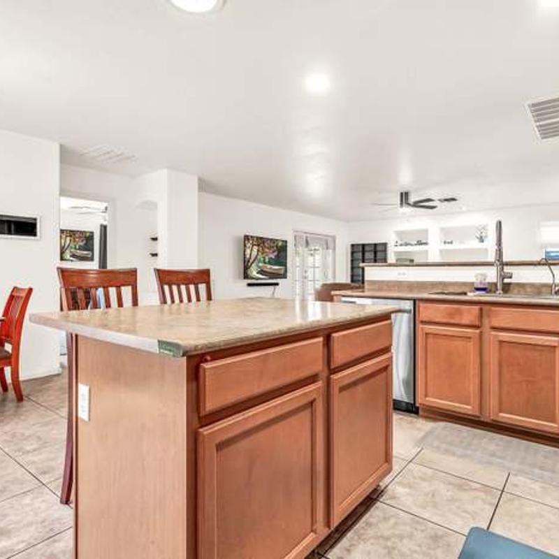 Listing photo 9 of 11