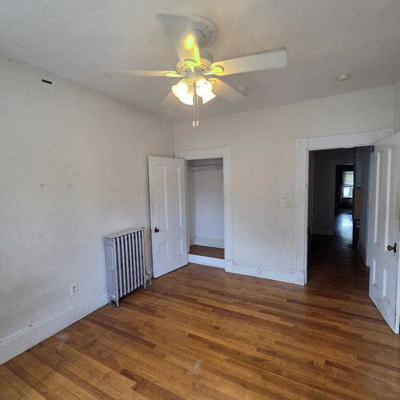 Listing photo 6 of 8