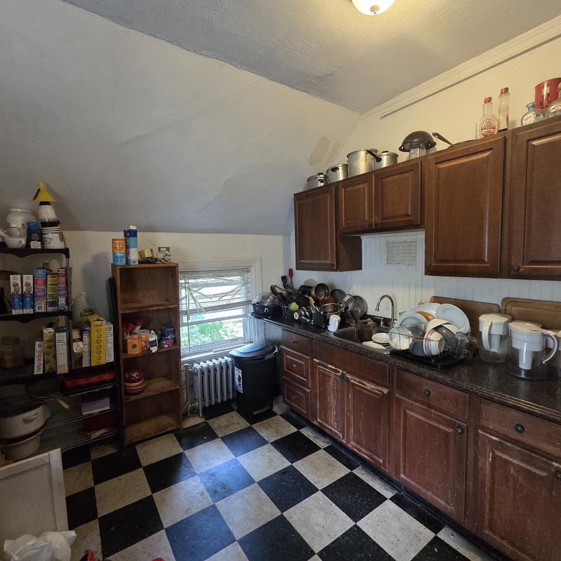 Listing photo 4 of 8