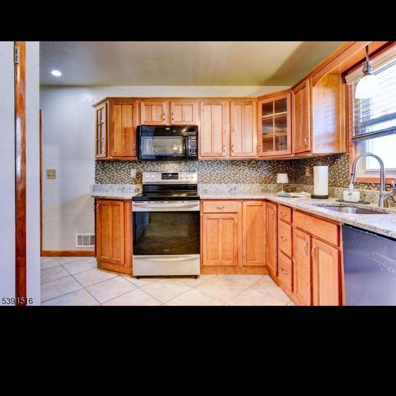 Listing photo 4 of 8