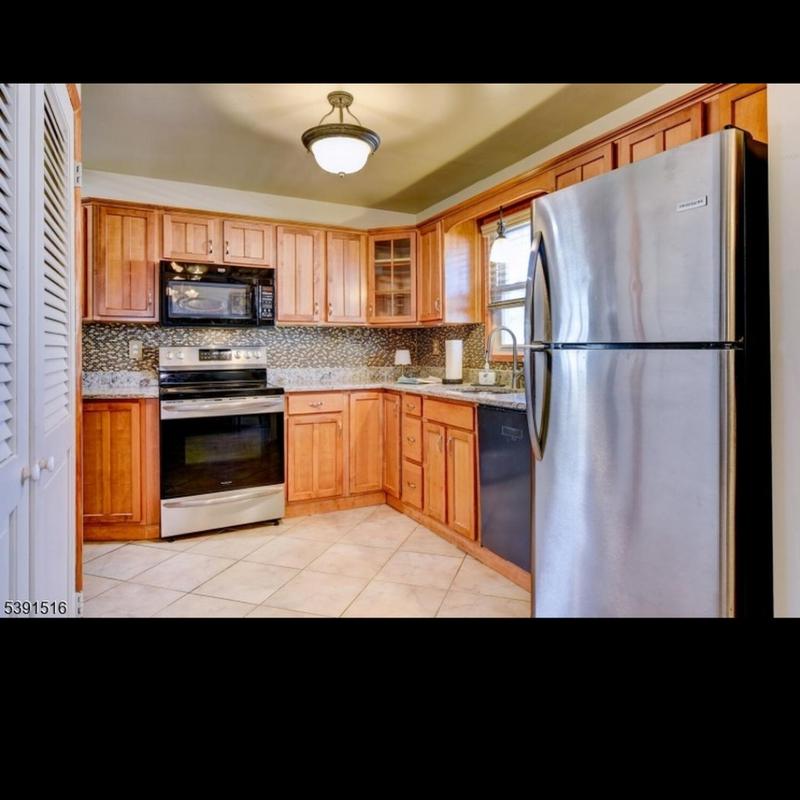 Listing photo 3 of 8