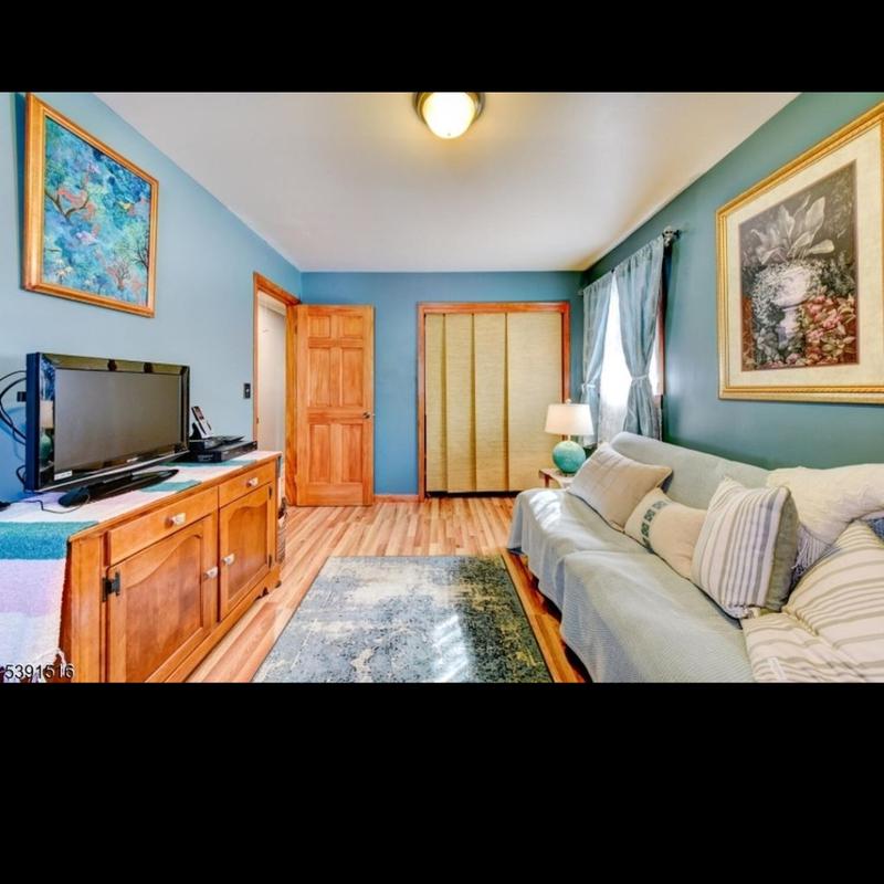 Listing photo 5 of 8