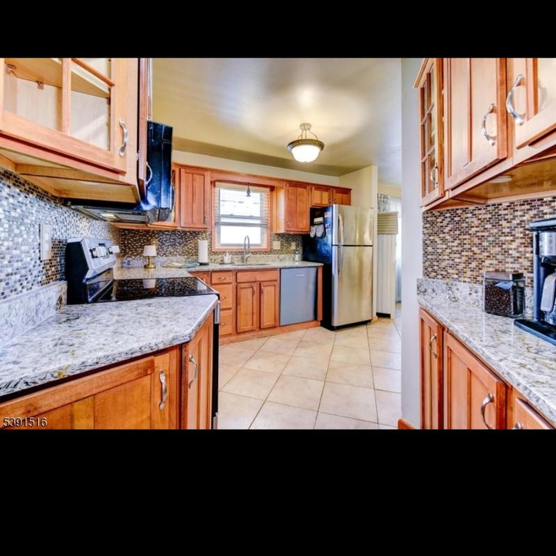 Listing photo 6 of 8