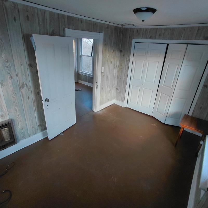 Listing photo 2 of 8