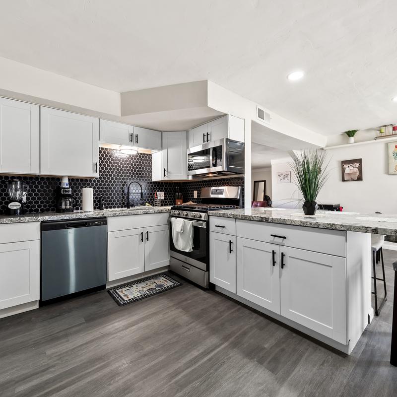 Listing photo 7 of 10