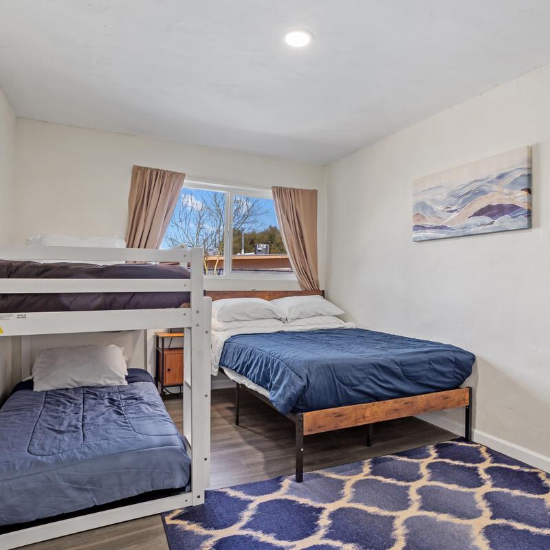 Listing photo 2 of 10