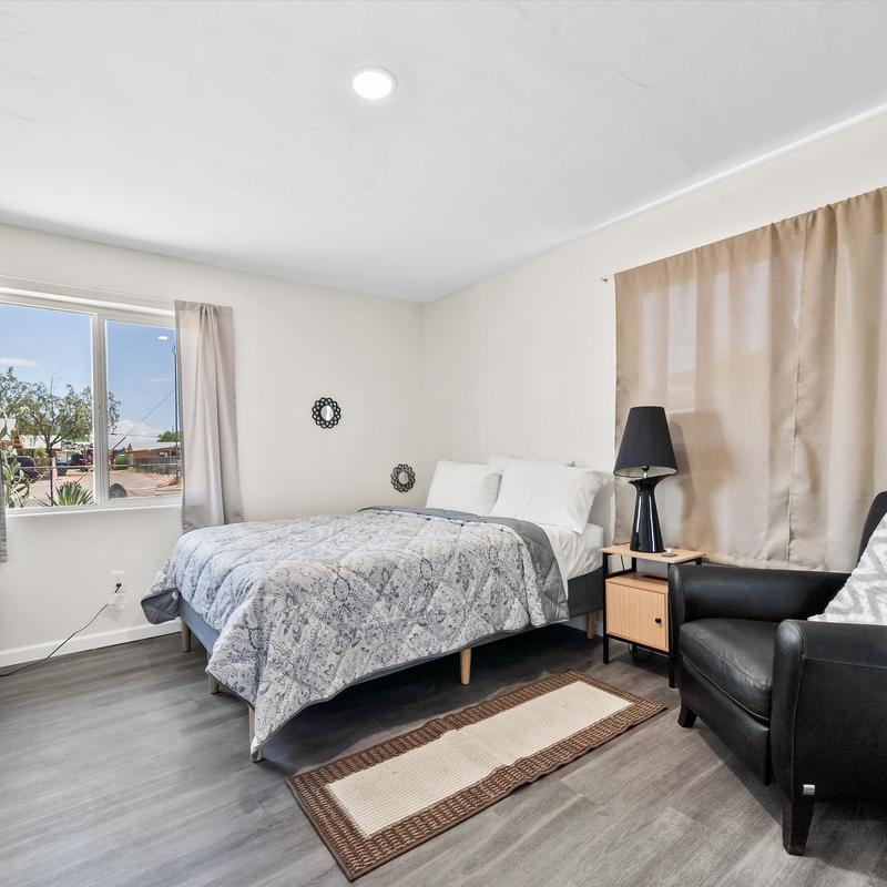 Listing photo 4 of 10