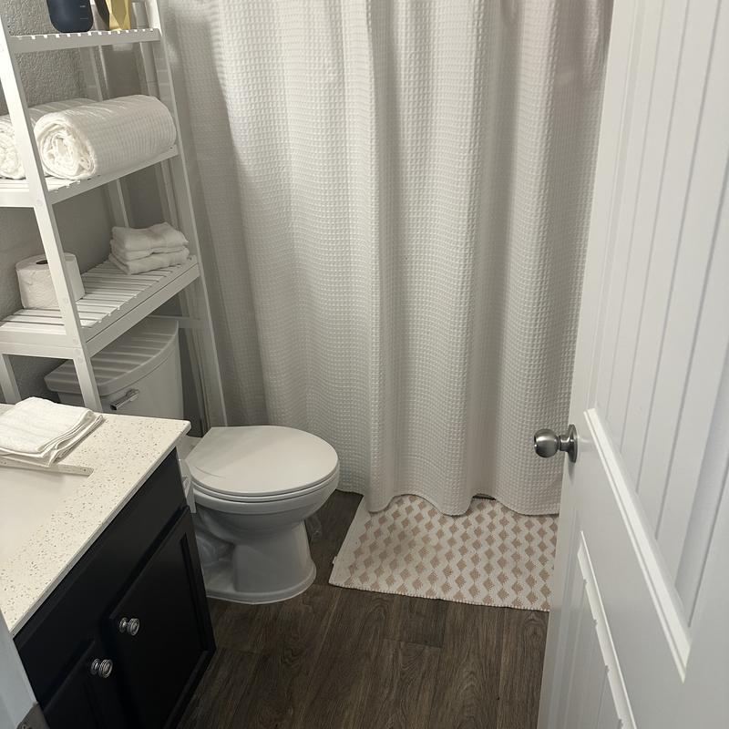 Listing photo 2 of 5