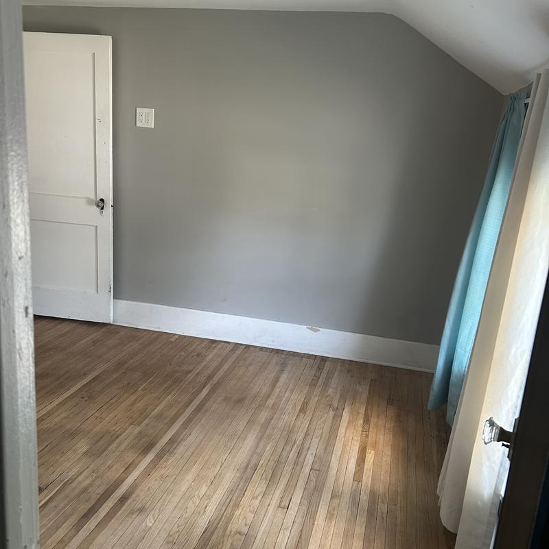 Listing photo 2 of 5