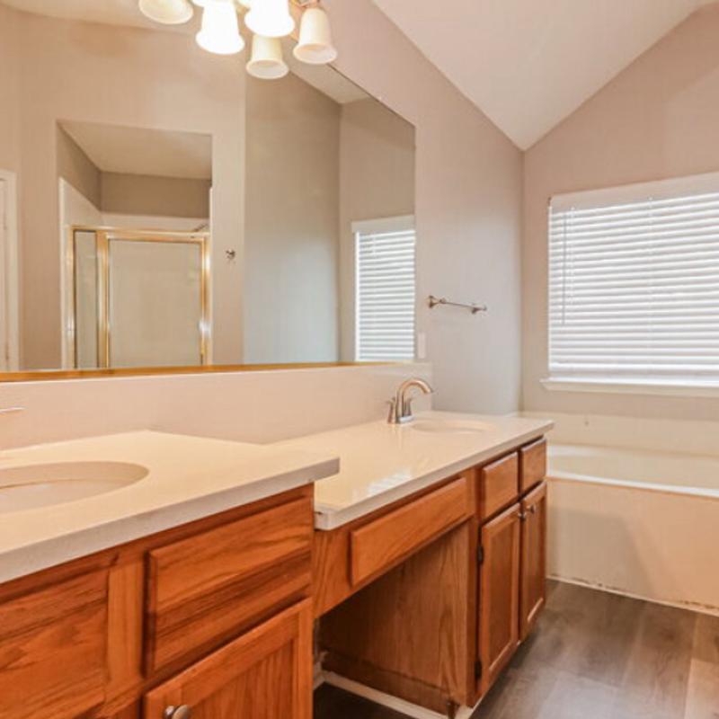 Listing photo 4 of 10