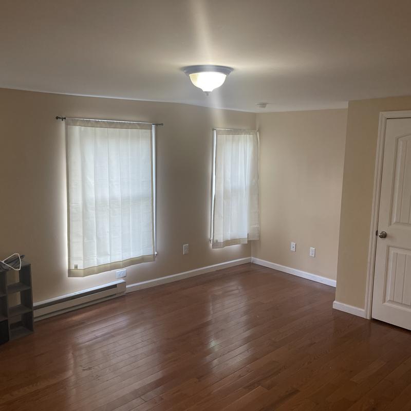 Listing photo 6 of 9