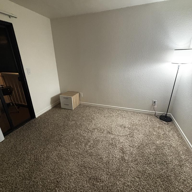 Listing photo 2 of 3