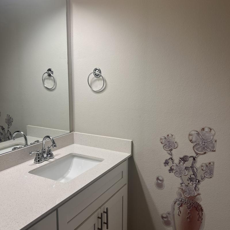 Listing photo 2 of 9