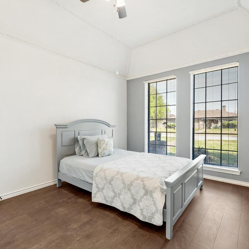 Listing photo 3 of 10