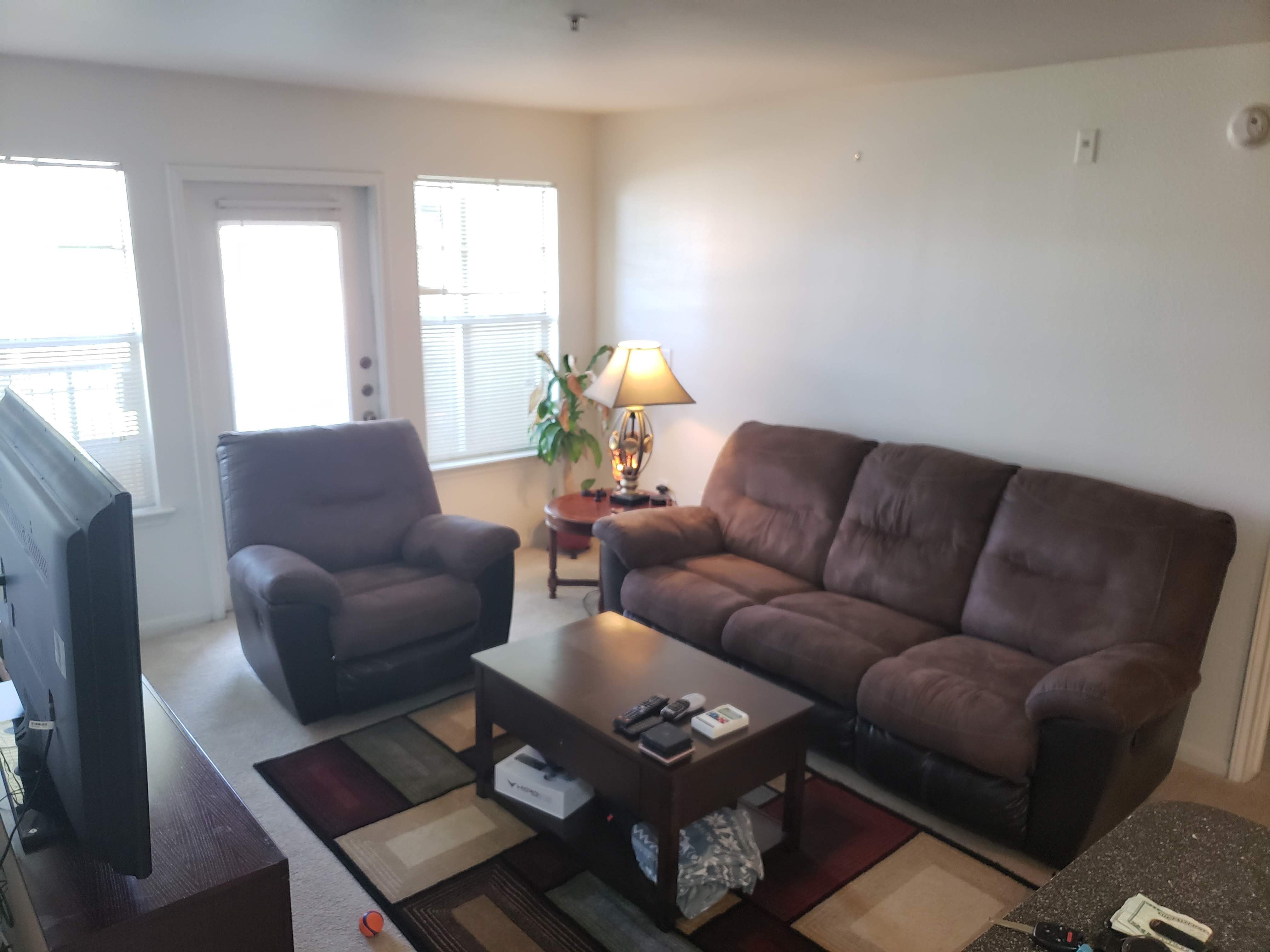 Listing photo 2 of 8